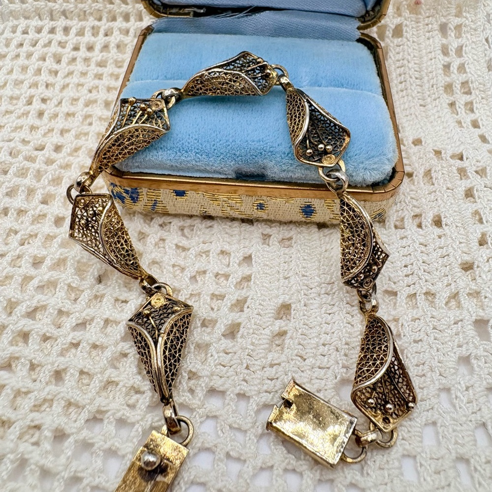 Vintage Tulip Filigree Bracelet - Gold Tone